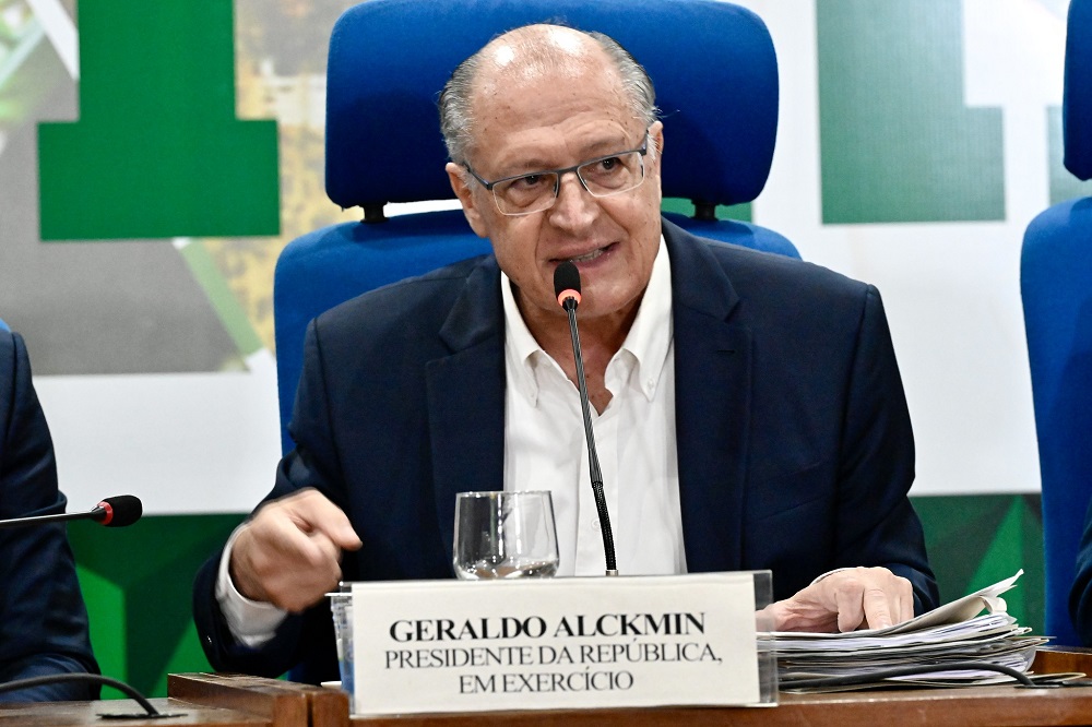 Alckmin ajuda a socorrer homem durante evento em Manaus