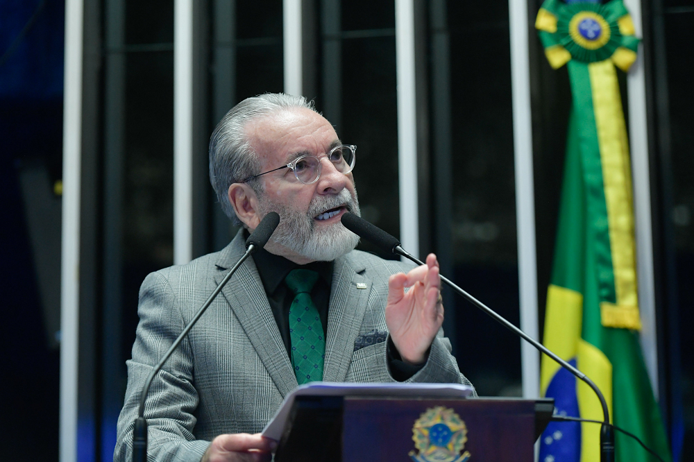 No Senado, presidente do CFM diz que ‘autonomia da mulher’ para aborto deve ter limites