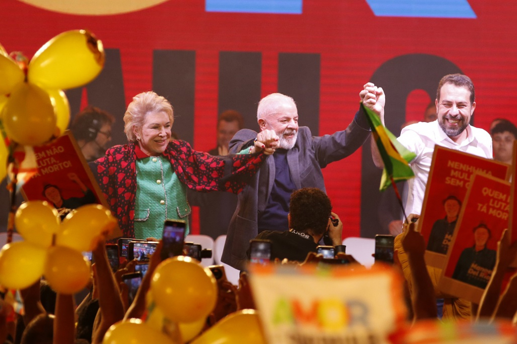 Lula se reúne com movimentos sociais após corte de R$ 15 bilhões