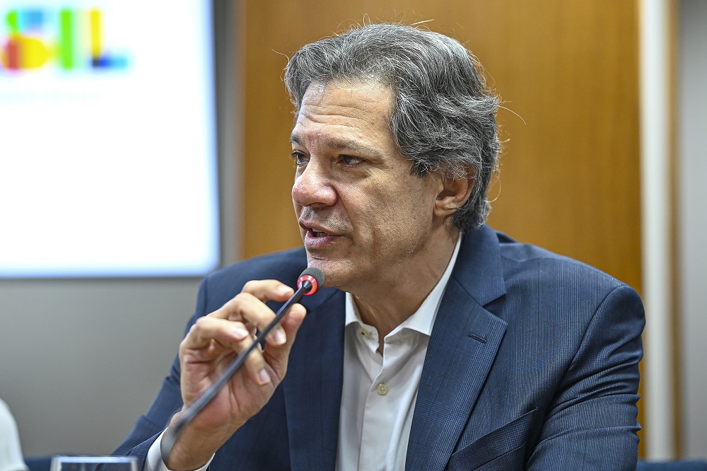 AGU dá 24 horas para o Facebook remover vídeo falso de Fernando Haddad