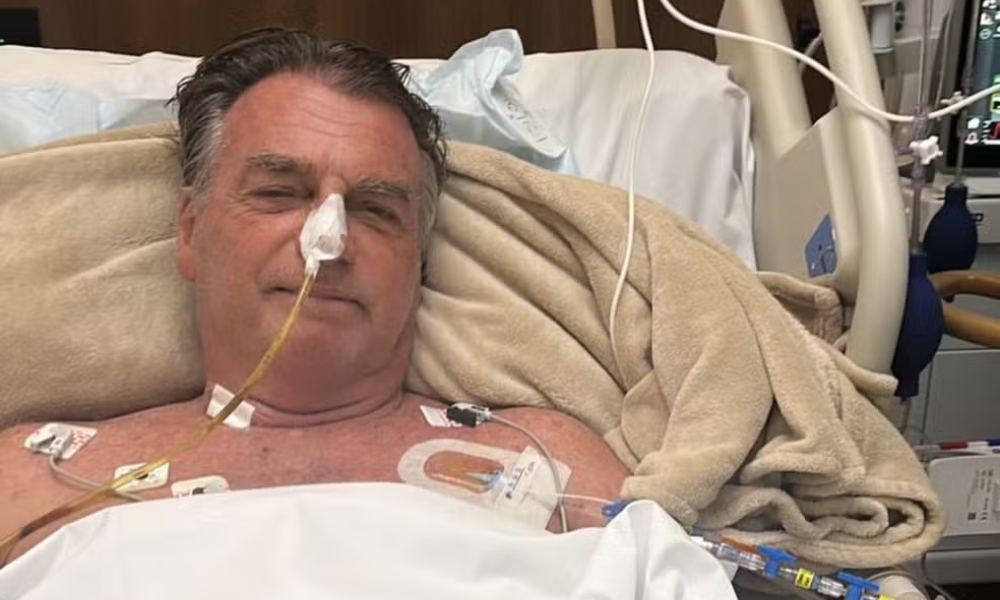 Bolsonaro tem ‘boa evolução clínica’, está sem dor e segue na UTI, diz boletim médico