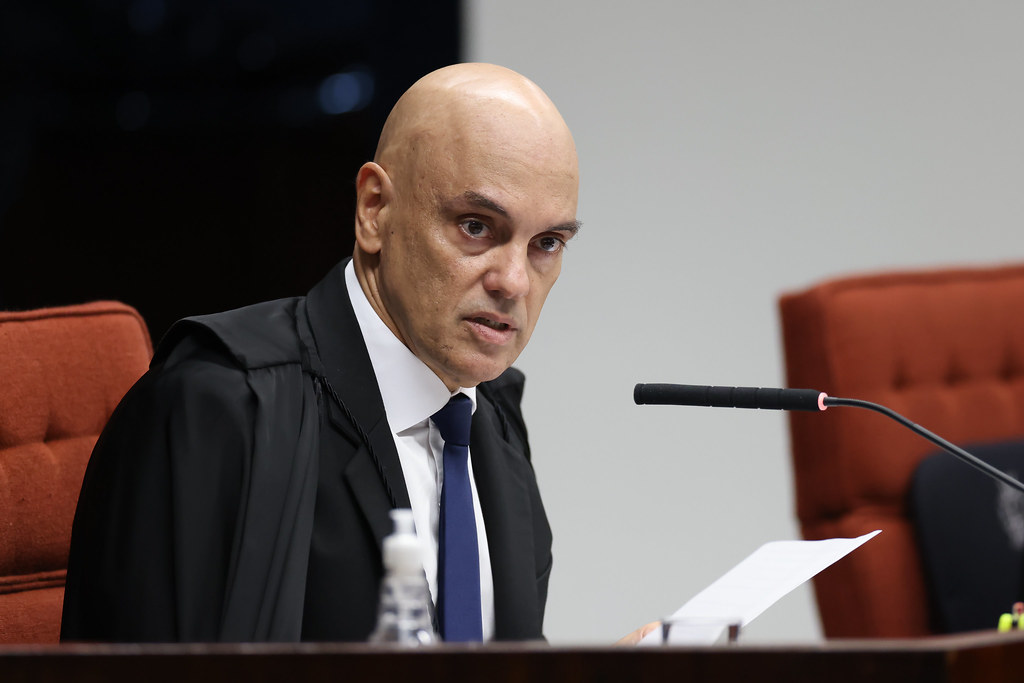 Moraes vota contra recursos de deputados do PL