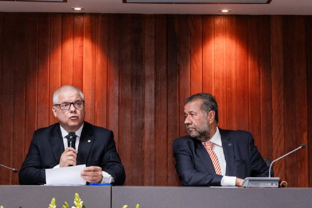 Parlamentares cobram explicações após afastamento do presidente do INSS por suspeita de fraudes