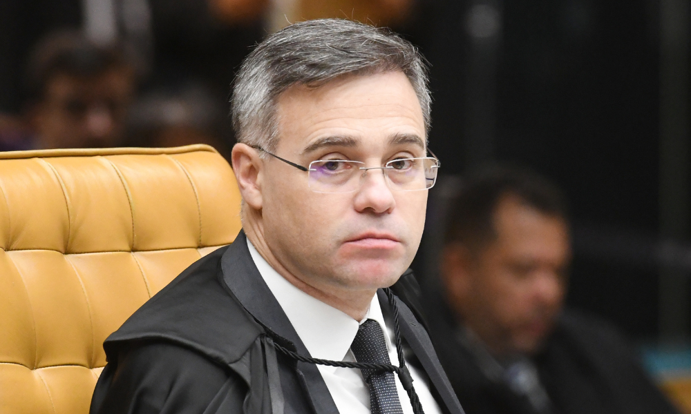 André Mendança vai contra Moraes e defende apoio a revisão da vida toda do INSS
