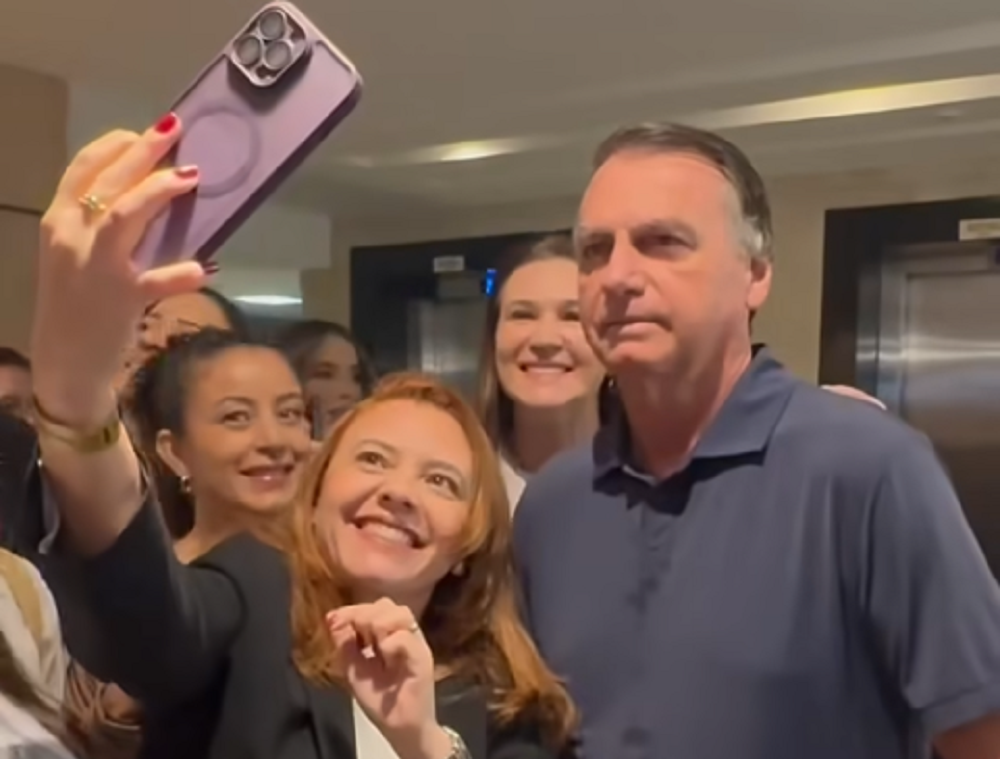 Jair Bolsonaro passa mal, cancela compromissos em Anápolis (GO) e retorna para Brasília