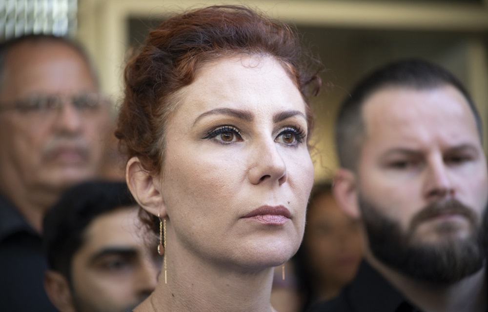 Moraes determina que Carla Zambelli comece a cumprir pena e pede a Ministério da Justiça extradição da deputada
