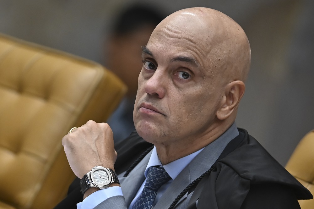 Moraes libera ré do 8 de Janeiro de usar tornozeleira eletrônica devido à gestação de risco