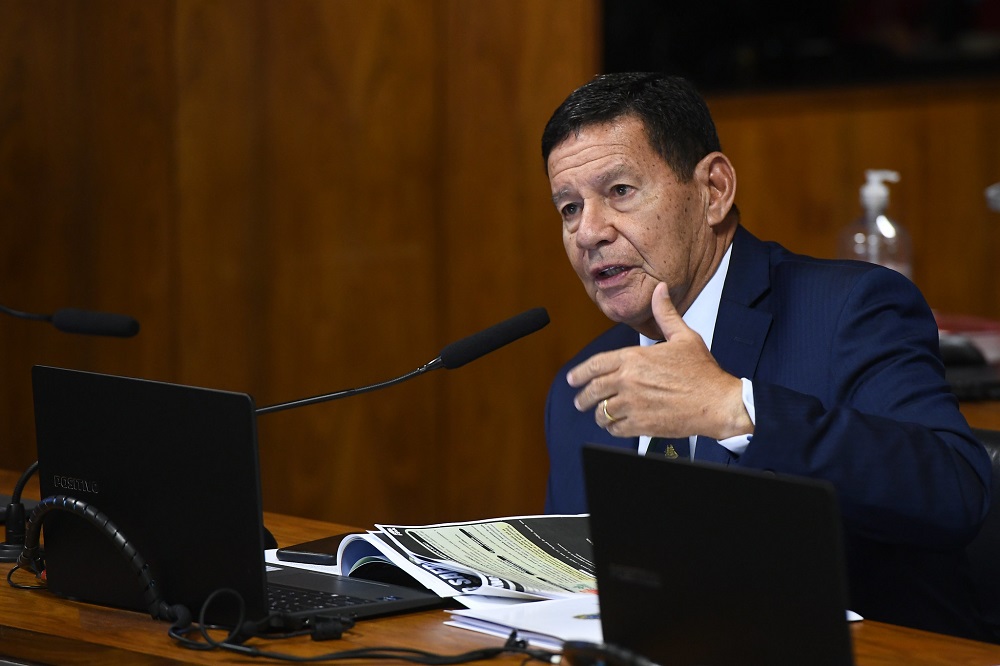 Moraes manda Mourão depor outra vez após telefonema de Bolsonaro