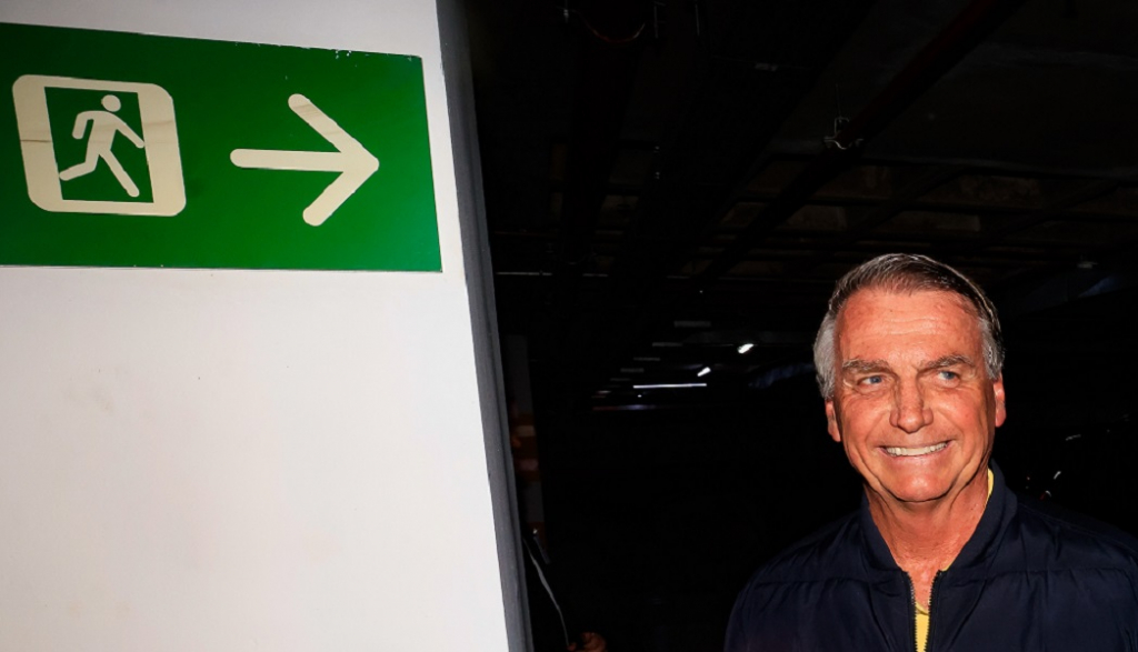 Bolsonaro promete ficar calado e pede explicação de Moraes sobre o que ele pode ou não fazer