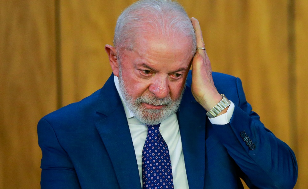 Lula é hostilizado por grupo de opositores na chegada à Nova York