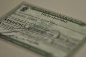 Análise da legislação sobre a idade para votar no Brasil