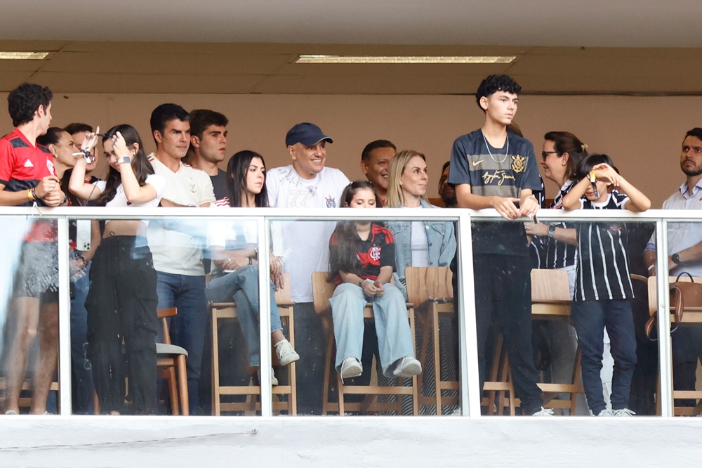 Moraes e outros ministros acompanham título do Corinthians na Supercopa