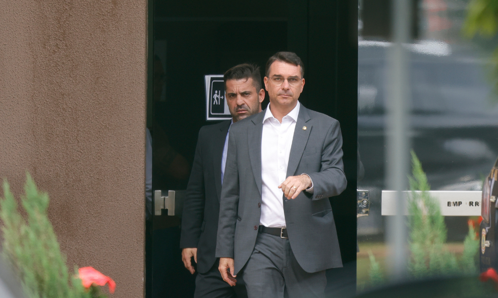 Flávio conversa com Moraes sobre prisão domiciliar de Bolsonaro: ‘Ficou de avaliar’
