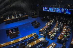 Senado aprova ampliação da licença-paternidade para 20 dias