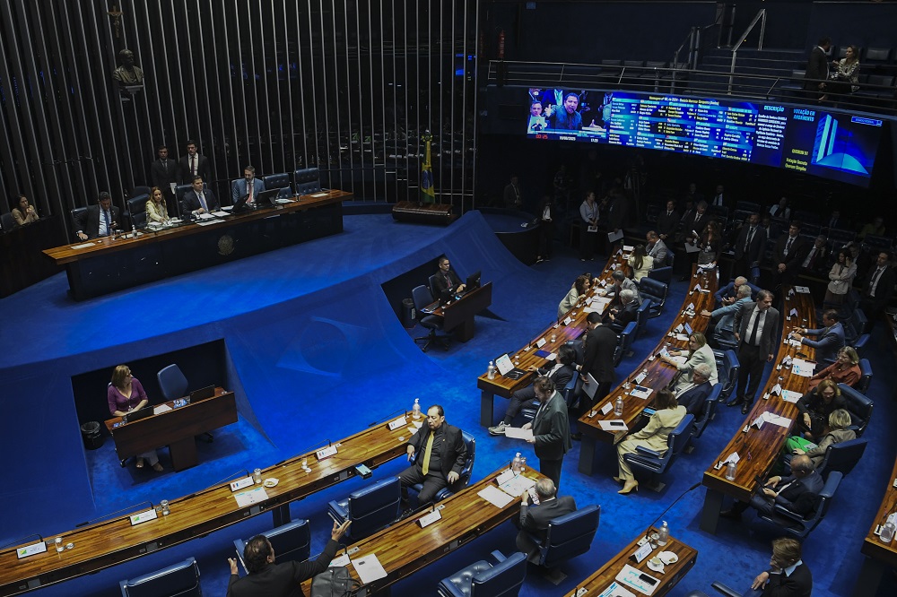 Senado aprova ampliação da licença-paternidade para 20 dias