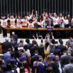 Câmara aprova PEC de fim da escala 6×1
