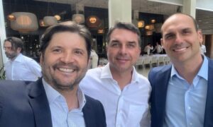 Eduardo Bolsonaro anuncia André do Prado ao Senado por SP