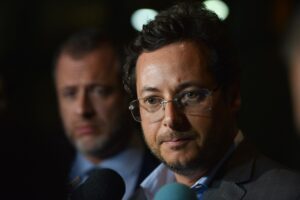 Ex-secretário de Bolsonaro tenta retorno de marqueteiro à pré-campanha de Flávio