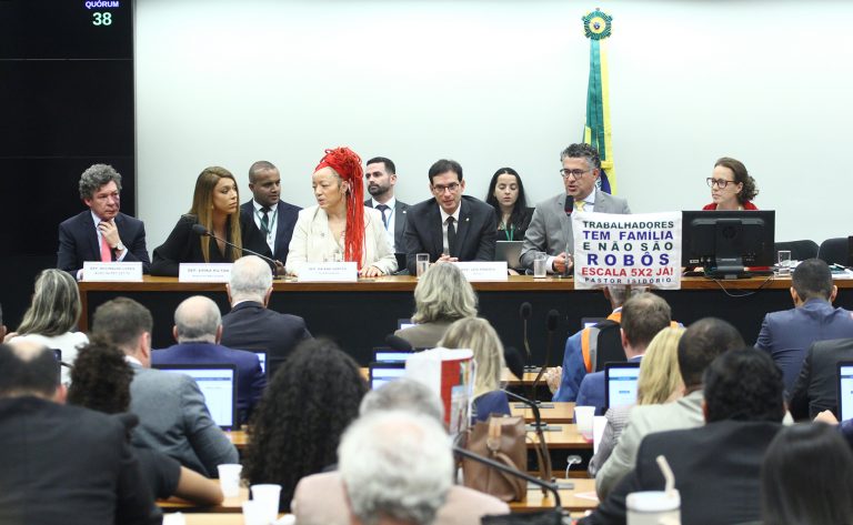 Fim da escala 6×1: comissão especial da Câmara vota parecer de PEC nesta quarta-feira